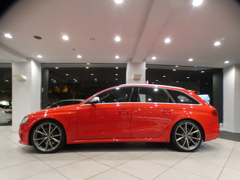 アウディ RS4アバント RS4ｱﾊﾞﾝﾄ 4.2FSIｸﾜﾄﾛ　ADVｷｰ 追ACC ﾚｰﾝ&ｻｲﾄﾞｱｼｽﾄ 衝突軽減 黒革Sｽﾎﾟｰﾂｼｰﾄ ﾊﾟﾉﾗﾏSR MMIﾅﾋﾞTV B&Oｻｳﾝﾄﾞ Bｶﾒﾗ PDC ｷｾﾉﾝ RS専用ｴｸｽﾃﾘｱ&20AW 可変ﾏﾌﾗｰ 450ps　2年保証