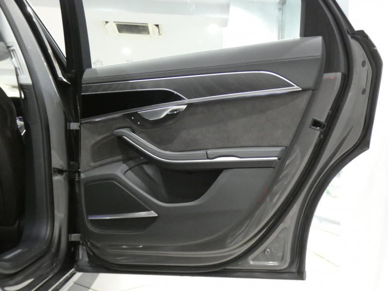 アウディ A8 A8 60TFSI ｸﾜﾄﾛ　ADVｷｰ Dｱｼｽﾄ 追ACC ｱｳﾃﾞｨﾌﾟﾚｾﾝｽ 茶革 ﾋｰﾀｰ&ﾍﾞﾝﾁﾚｰﾀｰ ﾏｯｻｰｼﾞ機能 ﾀｯﾁP対応MMIﾅﾋﾞ 全周囲ｶﾒﾗ PDC ﾍｯﾄﾞｱｯﾌﾟDSP B&Oｻｳﾝﾄﾞ HDﾏﾄﾘｸｽLEDﾗｲﾄ ｴｱｻｽﾍﾟﾝｼｮﾝ 20AW　2年保証