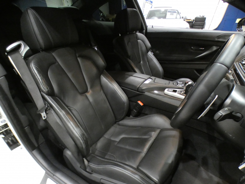 BMW Mシリーズ M6ｸｰﾍﾟ　ｺﾝﾌｫA 黒革 ﾋｰﾀｰ ｶｰﾎﾞﾝR iﾄﾞﾗｲﾌﾞﾅﾋﾞ(CIC) BTｵｰﾃﾞｨｵ Bｶﾒﾗ&ﾌﾛﾝﾄｶﾒﾗ PDC ﾍｯﾄﾞｱｯﾌﾟDSP LEDﾗｲﾄ 専用ｴｸｽﾃﾘｱ&20AW 560ps　2年保証