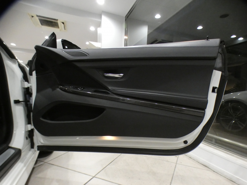 BMW Mシリーズ M6ｸｰﾍﾟ　ｺﾝﾌｫA 黒革 ﾋｰﾀｰ ｶｰﾎﾞﾝR iﾄﾞﾗｲﾌﾞﾅﾋﾞ(CIC) BTｵｰﾃﾞｨｵ Bｶﾒﾗ&ﾌﾛﾝﾄｶﾒﾗ PDC ﾍｯﾄﾞｱｯﾌﾟDSP LEDﾗｲﾄ 専用ｴｸｽﾃﾘｱ&20AW 560ps　2年保証