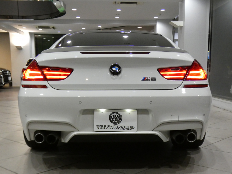 BMW Mシリーズ M6ｸｰﾍﾟ　ｺﾝﾌｫA 黒革 ﾋｰﾀｰ ｶｰﾎﾞﾝR iﾄﾞﾗｲﾌﾞﾅﾋﾞ(CIC) BTｵｰﾃﾞｨｵ Bｶﾒﾗ&ﾌﾛﾝﾄｶﾒﾗ PDC ﾍｯﾄﾞｱｯﾌﾟDSP LEDﾗｲﾄ 専用ｴｸｽﾃﾘｱ&20AW 560ps　2年保証