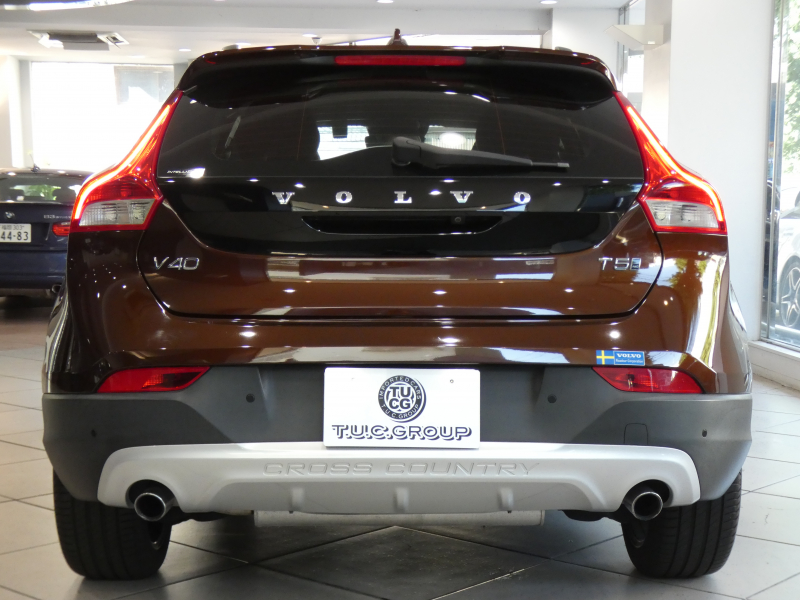ボルボ V40 V40ｸﾛｽｶﾝﾄﾘｰ T5 AWD ｻﾏﾑ　追ACC･LKA･LCMA 茶革 ﾋｰﾀｰ 7ｲﾝﾁHDDﾅﾋﾞTV ﾌﾟﾚﾐｱﾑｻｳﾝﾄﾞ Bｶﾒﾗ LEDﾗｲﾄ ﾄﾞﾗﾚｺ 専用ｴｸｽﾃﾘｱ&18AW　2年保証