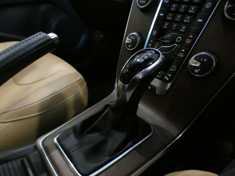 ボルボ V40 V40ｸﾛｽｶﾝﾄﾘｰ T5 AWD ｻﾏﾑ　追ACC･LKA･LCMA 茶革 ﾋｰﾀｰ 7ｲﾝﾁHDDﾅﾋﾞTV ﾌﾟﾚﾐｱﾑｻｳﾝﾄﾞ Bｶﾒﾗ LEDﾗｲﾄ ﾄﾞﾗﾚｺ 専用ｴｸｽﾃﾘｱ&18AW　2年保証