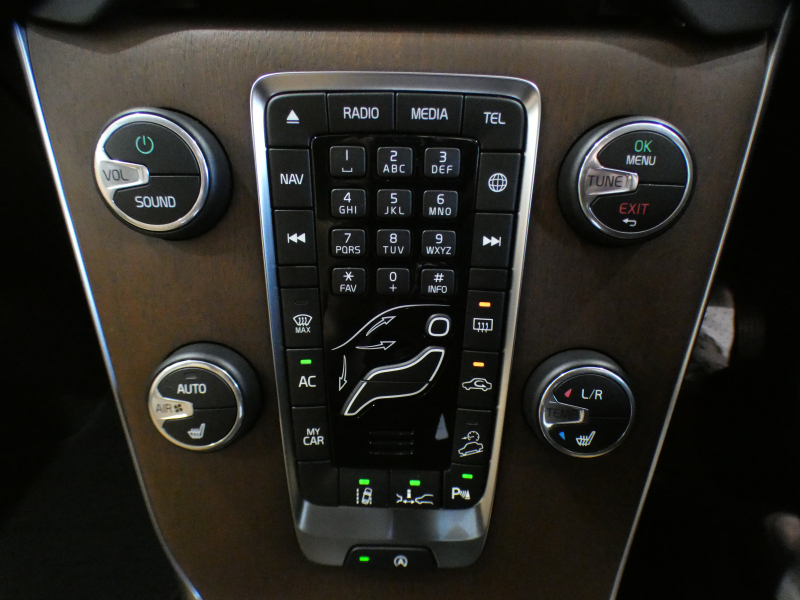 ボルボ V40 V40ｸﾛｽｶﾝﾄﾘｰ T5 AWD ｻﾏﾑ　追ACC･LKA･LCMA 茶革 ﾋｰﾀｰ 7ｲﾝﾁHDDﾅﾋﾞTV ﾌﾟﾚﾐｱﾑｻｳﾝﾄﾞ Bｶﾒﾗ LEDﾗｲﾄ ﾄﾞﾗﾚｺ 専用ｴｸｽﾃﾘｱ&18AW　2年保証