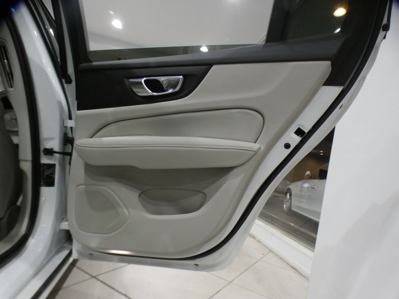 ボルボ V60 V60 T5ｲﾝｽｸﾘﾌﾟｼｮﾝ ﾌﾟﾗｽPKG　1ｵｰﾅｰ 追ACC･LKA･ LCMA ｽﾃｱﾋｰﾀｰ 白革 全席ﾋｰﾀｰ ﾍﾞﾝﾁﾚｰﾀｰ ﾏｯｻｰｼﾞ機能 ﾊﾟﾉﾗﾏSR ﾀｯﾁｽｸﾘｰﾝHDDﾅﾋﾞTV harman/K 全周ｶﾒﾗ ﾍｯﾄﾞｱｯﾌﾟDSP LEDﾗｲﾄ ｵｰﾄﾃｰﾙｹﾞｰﾄ 19AW　2年保証