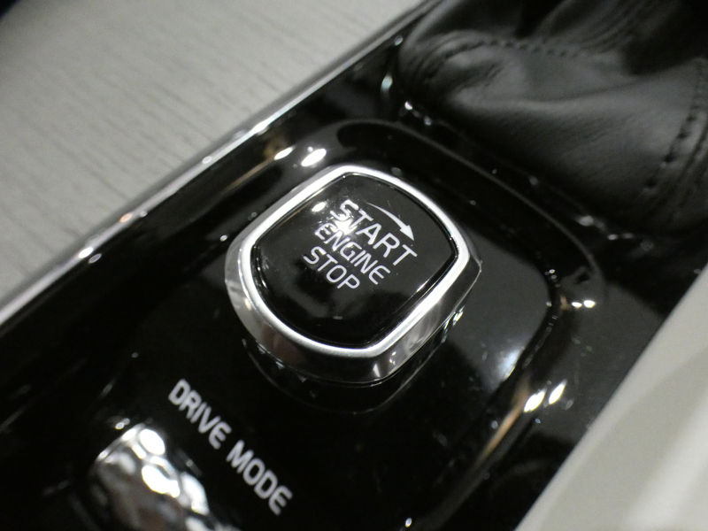 ボルボ V60 V60 T5ｲﾝｽｸﾘﾌﾟｼｮﾝ ﾌﾟﾗｽPKG　1ｵｰﾅｰ 追ACC･LKA･ LCMA ｽﾃｱﾋｰﾀｰ 白革 全席ﾋｰﾀｰ ﾍﾞﾝﾁﾚｰﾀｰ ﾏｯｻｰｼﾞ機能 ﾊﾟﾉﾗﾏSR ﾀｯﾁｽｸﾘｰﾝHDDﾅﾋﾞTV harman/K 全周ｶﾒﾗ ﾍｯﾄﾞｱｯﾌﾟDSP LEDﾗｲﾄ ｵｰﾄﾃｰﾙｹﾞｰﾄ 19AW　2年保証