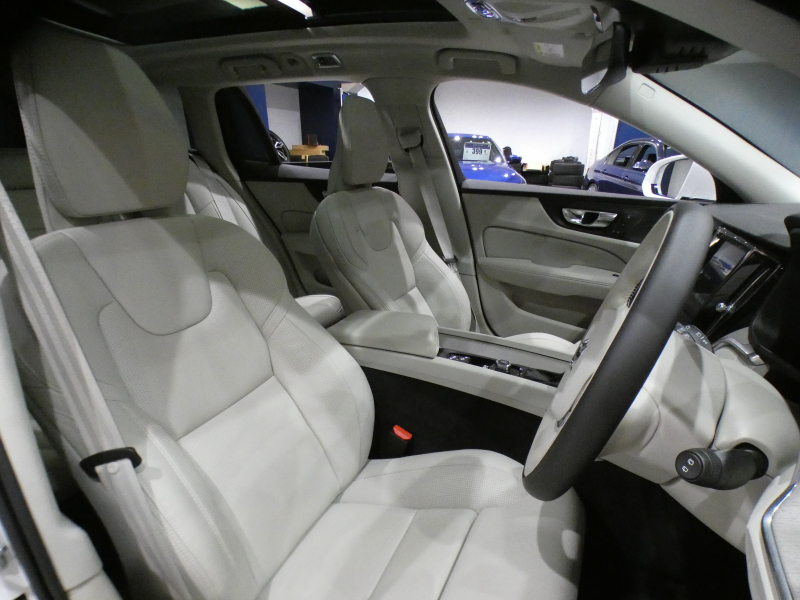 ボルボ V60 V60 T5ｲﾝｽｸﾘﾌﾟｼｮﾝ ﾌﾟﾗｽPKG　1ｵｰﾅｰ 追ACC･LKA･ LCMA ｽﾃｱﾋｰﾀｰ 白革 全席ﾋｰﾀｰ ﾍﾞﾝﾁﾚｰﾀｰ ﾏｯｻｰｼﾞ機能 ﾊﾟﾉﾗﾏSR ﾀｯﾁｽｸﾘｰﾝHDDﾅﾋﾞTV harman/K 全周ｶﾒﾗ ﾍｯﾄﾞｱｯﾌﾟDSP LEDﾗｲﾄ ｵｰﾄﾃｰﾙｹﾞｰﾄ 19AW　2年保証