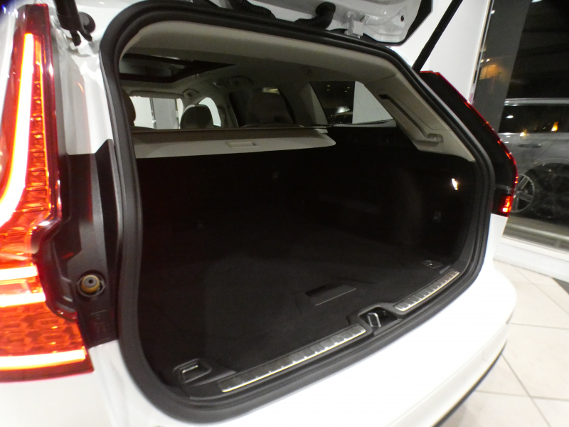 ボルボ V60 V60 T5ｲﾝｽｸﾘﾌﾟｼｮﾝ ﾌﾟﾗｽPKG　1ｵｰﾅｰ 追ACC･LKA･ LCMA ｽﾃｱﾋｰﾀｰ 白革 全席ﾋｰﾀｰ ﾍﾞﾝﾁﾚｰﾀｰ ﾏｯｻｰｼﾞ機能 ﾊﾟﾉﾗﾏSR ﾀｯﾁｽｸﾘｰﾝHDDﾅﾋﾞTV harman/K 全周ｶﾒﾗ ﾍｯﾄﾞｱｯﾌﾟDSP LEDﾗｲﾄ ｵｰﾄﾃｰﾙｹﾞｰﾄ 19AW　2年保証