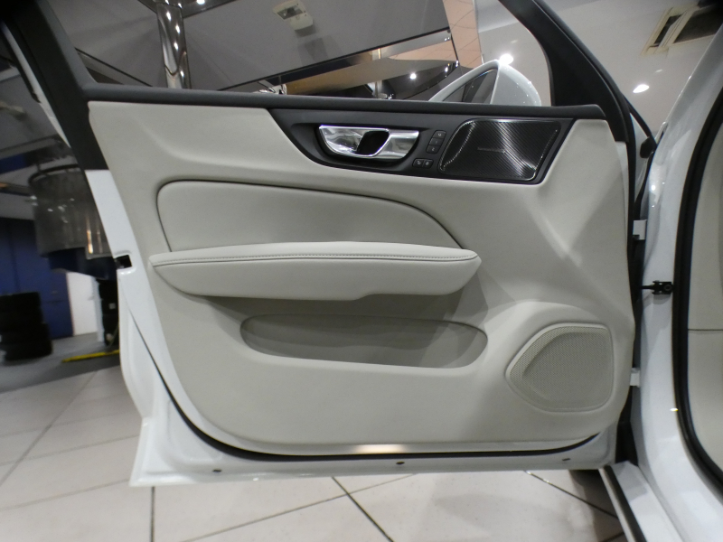 ボルボ V60 V60 T5ｲﾝｽｸﾘﾌﾟｼｮﾝ ﾌﾟﾗｽPKG　1ｵｰﾅｰ 追ACC･LKA･ LCMA ｽﾃｱﾋｰﾀｰ 白革 全席ﾋｰﾀｰ ﾍﾞﾝﾁﾚｰﾀｰ ﾏｯｻｰｼﾞ機能 ﾊﾟﾉﾗﾏSR ﾀｯﾁｽｸﾘｰﾝHDDﾅﾋﾞTV harman/K 全周ｶﾒﾗ ﾍｯﾄﾞｱｯﾌﾟDSP LEDﾗｲﾄ ｵｰﾄﾃｰﾙｹﾞｰﾄ 19AW　2年保証