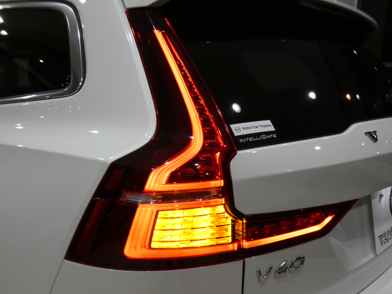 ボルボ V60 V60 T5ｲﾝｽｸﾘﾌﾟｼｮﾝ ﾌﾟﾗｽPKG　1ｵｰﾅｰ 追ACC･LKA･ LCMA ｽﾃｱﾋｰﾀｰ 白革 全席ﾋｰﾀｰ ﾍﾞﾝﾁﾚｰﾀｰ ﾏｯｻｰｼﾞ機能 ﾊﾟﾉﾗﾏSR ﾀｯﾁｽｸﾘｰﾝHDDﾅﾋﾞTV harman/K 全周ｶﾒﾗ ﾍｯﾄﾞｱｯﾌﾟDSP LEDﾗｲﾄ ｵｰﾄﾃｰﾙｹﾞｰﾄ 19AW　2年保証