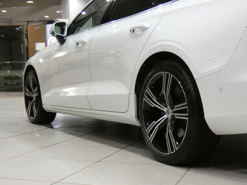 ボルボ V60 V60 T5ｲﾝｽｸﾘﾌﾟｼｮﾝ ﾌﾟﾗｽPKG　1ｵｰﾅｰ 追ACC･LKA･ LCMA ｽﾃｱﾋｰﾀｰ 白革 全席ﾋｰﾀｰ ﾍﾞﾝﾁﾚｰﾀｰ ﾏｯｻｰｼﾞ機能 ﾊﾟﾉﾗﾏSR ﾀｯﾁｽｸﾘｰﾝHDDﾅﾋﾞTV harman/K 全周ｶﾒﾗ ﾍｯﾄﾞｱｯﾌﾟDSP LEDﾗｲﾄ ｵｰﾄﾃｰﾙｹﾞｰﾄ 19AW　2年保証