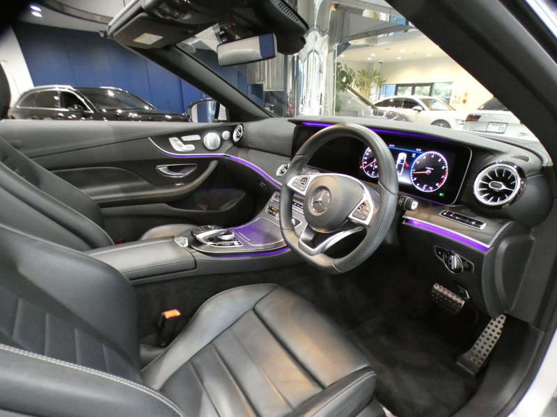 メルセデスベンツ Eクラス E200ｶﾌﾞﾘｵﾚ ｽﾎﾟｰﾂ ﾚｻﾞｰPKG　1ｵｰﾅｰ 黒革/黒幌 ﾋｰﾀｰ&ｴｱｽｶｰﾌ ﾅﾋﾞTV ﾌﾞﾙﾒｽﾀｰ 全周囲ｶﾒﾗ PTS ﾍｯﾄﾞｱｯﾌﾟDSP ﾏﾙﾁﾋﾞｰﾑLED ｱﾝﾋﾞｴﾝﾄﾗｲﾄ AMGｽﾀｲﾘﾝｸﾞ&19AW　2年保証