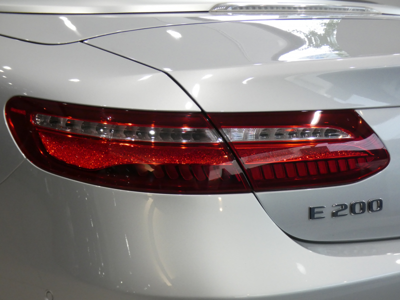 メルセデスベンツ Eクラス E200ｶﾌﾞﾘｵﾚ ｽﾎﾟｰﾂ ﾚｻﾞｰPKG　1ｵｰﾅｰ 黒革/黒幌 ﾋｰﾀｰ&ｴｱｽｶｰﾌ ﾅﾋﾞTV ﾌﾞﾙﾒｽﾀｰ 全周囲ｶﾒﾗ PTS ﾍｯﾄﾞｱｯﾌﾟDSP ﾏﾙﾁﾋﾞｰﾑLED ｱﾝﾋﾞｴﾝﾄﾗｲﾄ AMGｽﾀｲﾘﾝｸﾞ&19AW　2年保証