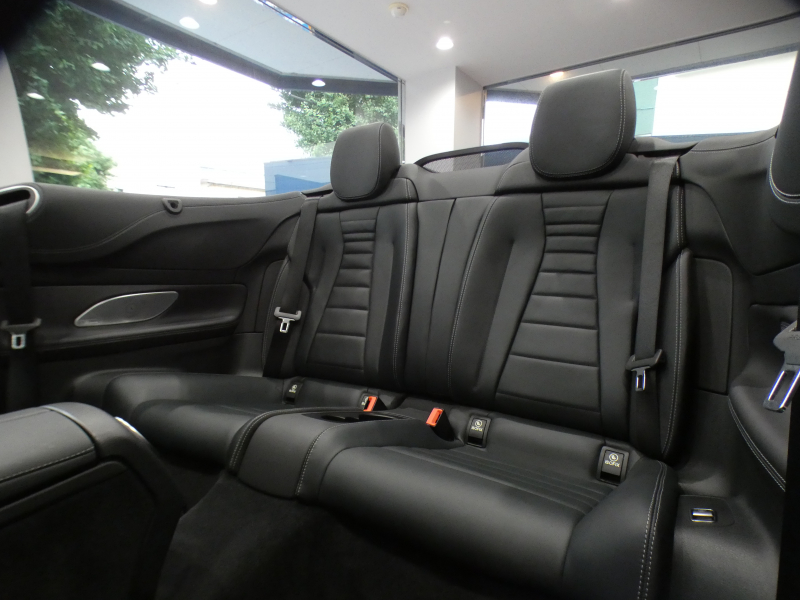 メルセデスベンツ Eクラス E200ｶﾌﾞﾘｵﾚ ｽﾎﾟｰﾂ ﾚｻﾞｰPKG　1ｵｰﾅｰ 黒革/黒幌 ﾋｰﾀｰ&ｴｱｽｶｰﾌ ﾅﾋﾞTV ﾌﾞﾙﾒｽﾀｰ 全周囲ｶﾒﾗ PTS ﾍｯﾄﾞｱｯﾌﾟDSP ﾏﾙﾁﾋﾞｰﾑLED ｱﾝﾋﾞｴﾝﾄﾗｲﾄ AMGｽﾀｲﾘﾝｸﾞ&19AW　2年保証