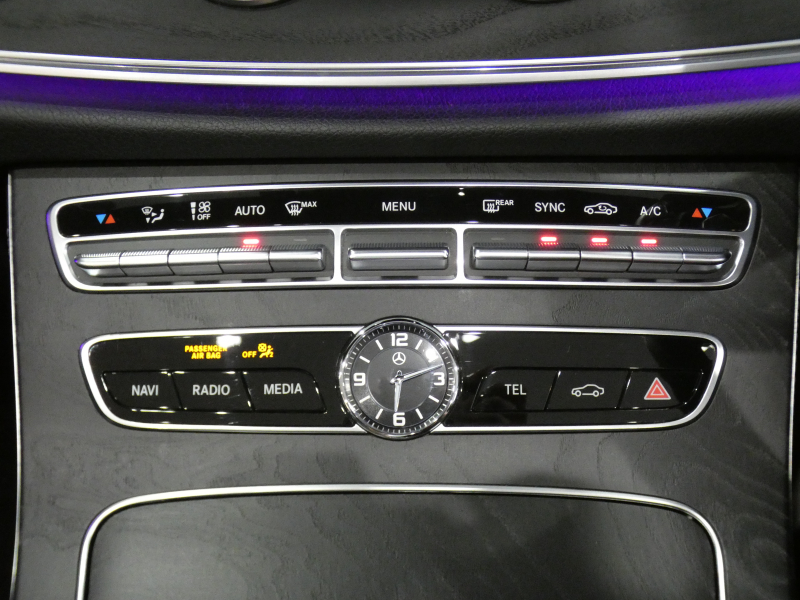 メルセデスベンツ Eクラス E200ｶﾌﾞﾘｵﾚ ｽﾎﾟｰﾂ ﾚｻﾞｰPKG　1ｵｰﾅｰ 黒革/黒幌 ﾋｰﾀｰ&ｴｱｽｶｰﾌ ﾅﾋﾞTV ﾌﾞﾙﾒｽﾀｰ 全周囲ｶﾒﾗ PTS ﾍｯﾄﾞｱｯﾌﾟDSP ﾏﾙﾁﾋﾞｰﾑLED ｱﾝﾋﾞｴﾝﾄﾗｲﾄ AMGｽﾀｲﾘﾝｸﾞ&19AW　2年保証