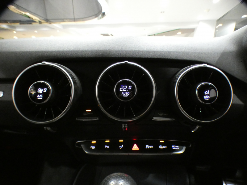 アウディ TTクーペ TTｸｰﾍﾟ 2.0TFSI Sﾗｲﾝ&ｱｼｽﾀﾝｽPKGｱﾄﾞﾊﾞﾝｽﾄ　ADVｷｰ ﾚｰﾝ&ｻｲﾄﾞｱｼｽﾄ ｸﾙｺﾝ 半革 MMIﾅﾋﾞTV Bｶﾒﾗ PDC ﾊﾞｰﾁｬﾙCP LEDﾗｲﾄ Sﾗｲﾝｴｸｽﾃﾘｱ&18AW　2年保証