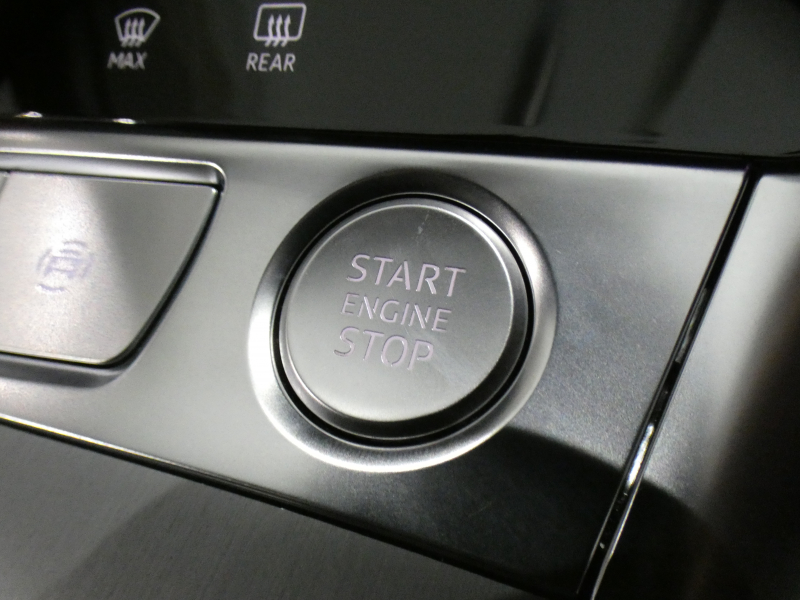 アウディ A6 A6 40TDIｸﾜﾄﾛ Sﾗｲﾝ ﾊﾟｰｸｱｼｽﾄPKG　ADVｷｰ Dｱｼｽﾄ 追ACC ﾚｰﾝ&ｻｲﾄﾞｱｼｽﾄ 衝突軽減 ｸﾞﾚｰ革 ﾋｰﾀｰ ﾀｯﾁP対応MMIﾅﾋﾞ 全周囲ｶﾒﾗ PDC HDﾏﾄﾘｸｽLED ｵｰﾄﾄﾗﾝｸ Sﾗｲﾝｴｸｽﾃﾘｱ&19AW　2年保証