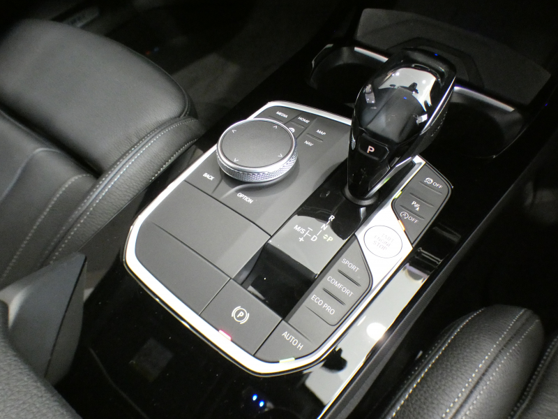 BMW 1シリーズ M135i XDrive　☆indivi外装 1ｵｰﾅｰ ｺﾝﾌｫA 追ACC ﾚｰﾝDW ﾚｰﾝCHW 衝突軽減 黒革Mｽﾎﾟｰﾂｼｰﾄ ﾗｲﾌﾞCP ﾍｯﾄﾞｱｯﾌﾟDSP Bｶﾒﾗ PDC ｵｰﾄﾃｰﾙｹﾞｰﾄ LEDﾗｲﾄ 専用ｴｸｽﾃﾘｱ&18AW 306ps　2年保証