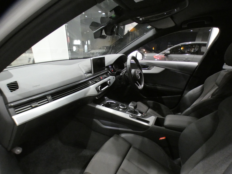 アウディ A4 A4 2.0TFSI ｽﾎﾟｰﾂ Sﾗｲﾝ&ｱｼｽﾀﾝｽPKG　ADVｷｰ 追ACC ﾚｰﾝ&ｻｲﾄﾞｱｼｽﾄ Audiﾌﾟﾚｾﾝｽ 黒半革 ﾋｰﾀｰ MMIﾅﾋﾞ 全周囲ｶﾒﾗ PDC LEDﾗｲﾄ  Sﾗｲﾝｴｸｽﾃﾘｱ＆18AW　2年保証