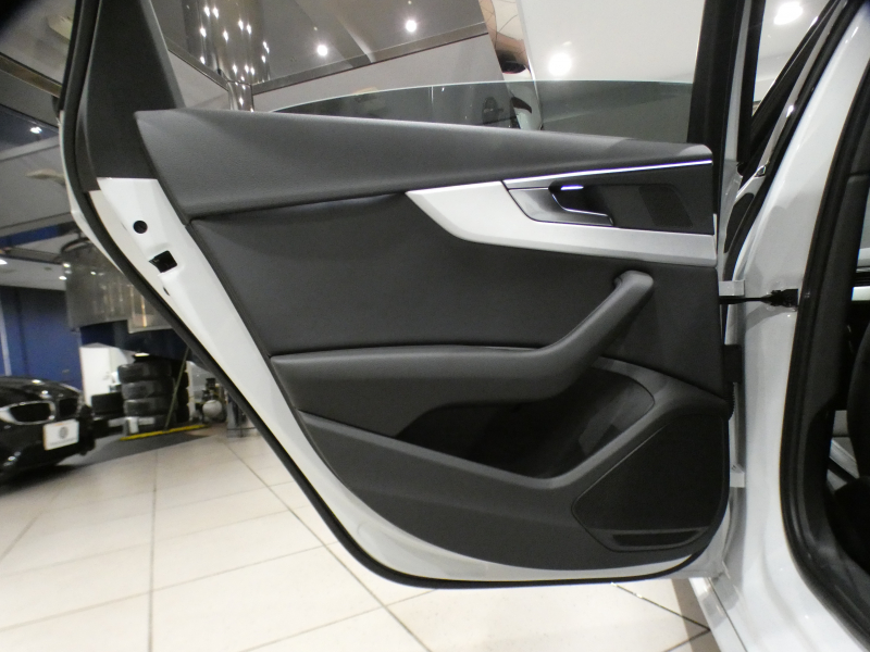 アウディ A4 A4 2.0TFSI ｽﾎﾟｰﾂ Sﾗｲﾝ&ｱｼｽﾀﾝｽPKG　ADVｷｰ 追ACC ﾚｰﾝ&ｻｲﾄﾞｱｼｽﾄ Audiﾌﾟﾚｾﾝｽ 黒半革 ﾋｰﾀｰ MMIﾅﾋﾞ 全周囲ｶﾒﾗ PDC LEDﾗｲﾄ  Sﾗｲﾝｴｸｽﾃﾘｱ＆18AW　2年保証