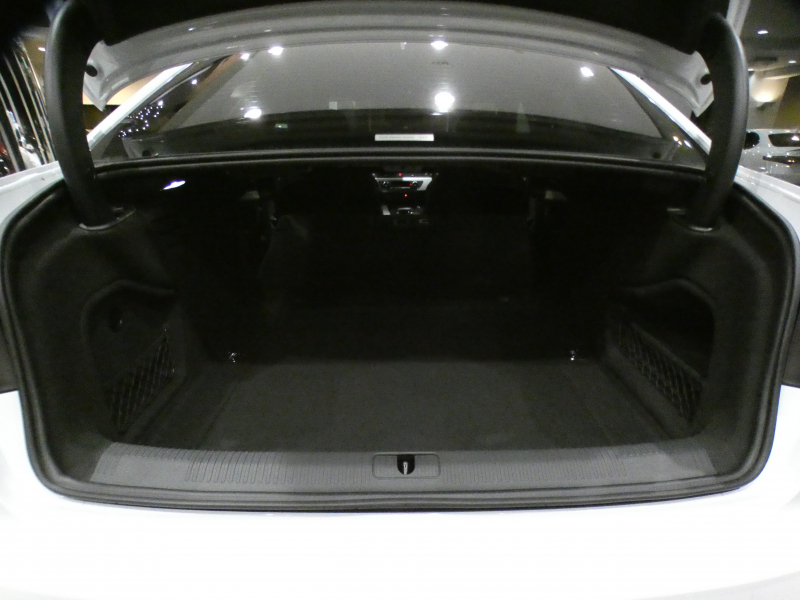 アウディ A4 A4 2.0TFSI ｽﾎﾟｰﾂ Sﾗｲﾝ&ｱｼｽﾀﾝｽPKG　ADVｷｰ 追ACC ﾚｰﾝ&ｻｲﾄﾞｱｼｽﾄ Audiﾌﾟﾚｾﾝｽ 黒半革 ﾋｰﾀｰ MMIﾅﾋﾞ 全周囲ｶﾒﾗ PDC LEDﾗｲﾄ  Sﾗｲﾝｴｸｽﾃﾘｱ＆18AW　2年保証