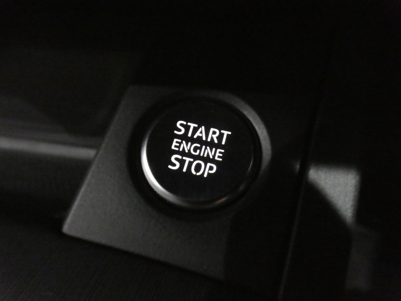 アウディ A4 A4 2.0TFSI ｽﾎﾟｰﾂ Sﾗｲﾝ&ｱｼｽﾀﾝｽPKG　ADVｷｰ 追ACC ﾚｰﾝ&ｻｲﾄﾞｱｼｽﾄ Audiﾌﾟﾚｾﾝｽ 黒半革 ﾋｰﾀｰ MMIﾅﾋﾞ 全周囲ｶﾒﾗ PDC LEDﾗｲﾄ  Sﾗｲﾝｴｸｽﾃﾘｱ＆18AW　2年保証