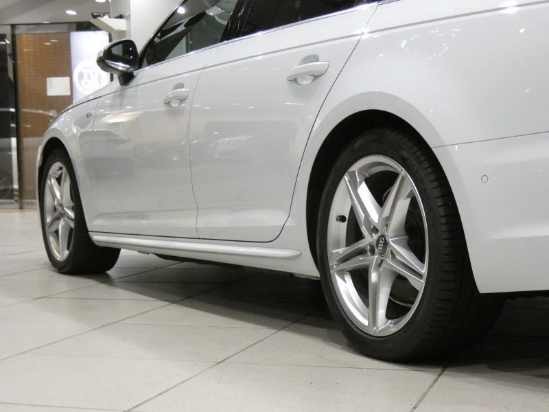 アウディ A4 A4 2.0TFSI ｽﾎﾟｰﾂ Sﾗｲﾝ&ｱｼｽﾀﾝｽPKG　ADVｷｰ 追ACC ﾚｰﾝ&ｻｲﾄﾞｱｼｽﾄ Audiﾌﾟﾚｾﾝｽ 黒半革 ﾋｰﾀｰ MMIﾅﾋﾞ 全周囲ｶﾒﾗ PDC LEDﾗｲﾄ  Sﾗｲﾝｴｸｽﾃﾘｱ＆18AW　2年保証