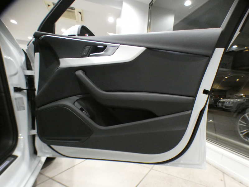 アウディ A4 A4 2.0TFSI ｽﾎﾟｰﾂ Sﾗｲﾝ&ｱｼｽﾀﾝｽPKG　ADVｷｰ 追ACC ﾚｰﾝ&ｻｲﾄﾞｱｼｽﾄ Audiﾌﾟﾚｾﾝｽ 黒半革 ﾋｰﾀｰ MMIﾅﾋﾞ 全周囲ｶﾒﾗ PDC LEDﾗｲﾄ  Sﾗｲﾝｴｸｽﾃﾘｱ＆18AW　2年保証