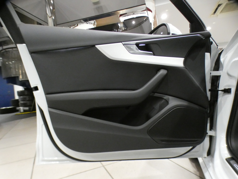 アウディ A4 A4 2.0TFSI ｽﾎﾟｰﾂ Sﾗｲﾝ&ｱｼｽﾀﾝｽPKG　ADVｷｰ 追ACC ﾚｰﾝ&ｻｲﾄﾞｱｼｽﾄ Audiﾌﾟﾚｾﾝｽ 黒半革 ﾋｰﾀｰ MMIﾅﾋﾞ 全周囲ｶﾒﾗ PDC LEDﾗｲﾄ  Sﾗｲﾝｴｸｽﾃﾘｱ＆18AW　2年保証