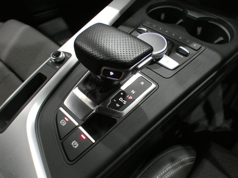 アウディ A4 A4 2.0TFSI ｽﾎﾟｰﾂ Sﾗｲﾝ&ｱｼｽﾀﾝｽPKG　ADVｷｰ 追ACC ﾚｰﾝ&ｻｲﾄﾞｱｼｽﾄ Audiﾌﾟﾚｾﾝｽ 黒半革 ﾋｰﾀｰ MMIﾅﾋﾞ 全周囲ｶﾒﾗ PDC LEDﾗｲﾄ  Sﾗｲﾝｴｸｽﾃﾘｱ＆18AW　2年保証