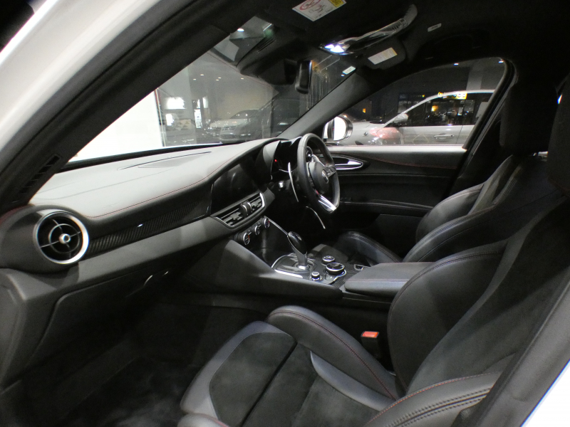 アルファロメオ ジュリア ｼﾞｭﾘｱ ｸｱﾄﾞﾘﾌｫﾘｵ　追ACC ﾚｰﾝﾃﾞｨﾊﾟｰﾁｬｰ&ﾌﾞﾗｲﾝﾄﾞｽﾎﾟｯﾄ 黒半革 Connectｼｽﾃﾑ ｱﾝﾄﾞﾛｲﾄﾞｵｰﾄ harman/Kardon ｷｾﾉﾝ 専用ｴｸｽﾃﾘｱ&19AW ﾀﾞｳﾝｻｽ EBM 可変ﾏﾌﾗｰ 510ps　2年保証