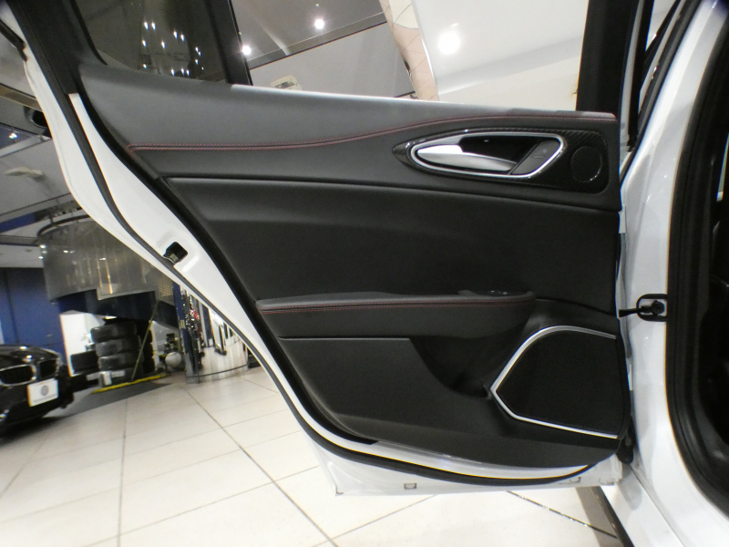 アルファロメオ ジュリア ｼﾞｭﾘｱ ｸｱﾄﾞﾘﾌｫﾘｵ　追ACC ﾚｰﾝﾃﾞｨﾊﾟｰﾁｬｰ&ﾌﾞﾗｲﾝﾄﾞｽﾎﾟｯﾄ 黒半革 Connectｼｽﾃﾑ ｱﾝﾄﾞﾛｲﾄﾞｵｰﾄ harman/Kardon ｷｾﾉﾝ 専用ｴｸｽﾃﾘｱ&19AW ﾀﾞｳﾝｻｽ EBM 可変ﾏﾌﾗｰ 510ps　2年保証