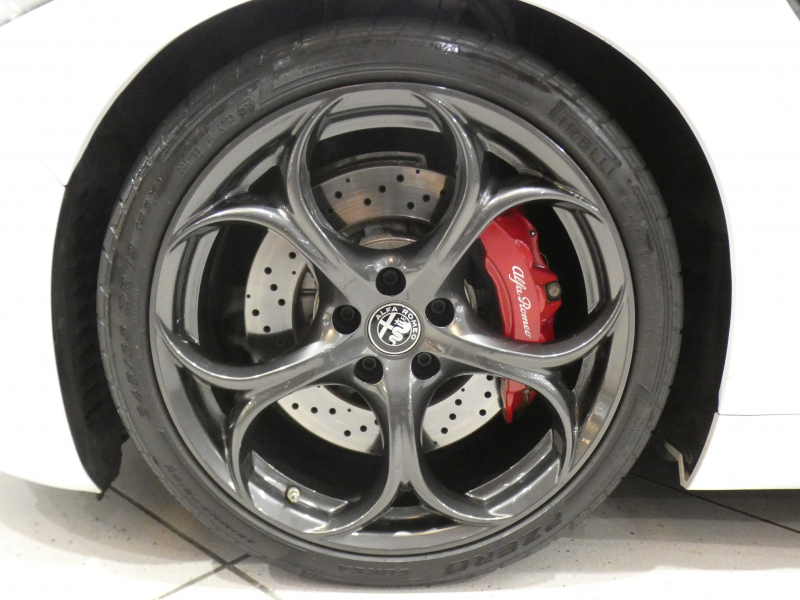 アルファロメオ ジュリア ｼﾞｭﾘｱ ｸｱﾄﾞﾘﾌｫﾘｵ　追ACC ﾚｰﾝﾃﾞｨﾊﾟｰﾁｬｰ&ﾌﾞﾗｲﾝﾄﾞｽﾎﾟｯﾄ 黒半革 Connectｼｽﾃﾑ ｱﾝﾄﾞﾛｲﾄﾞｵｰﾄ harman/Kardon ｷｾﾉﾝ 専用ｴｸｽﾃﾘｱ&19AW ﾀﾞｳﾝｻｽ EBM 可変ﾏﾌﾗｰ 510ps　2年保証