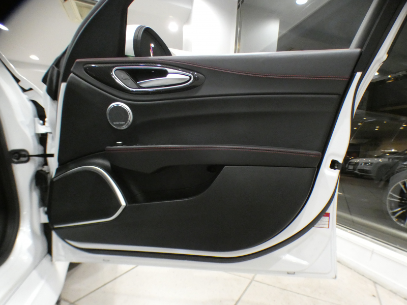 アルファロメオ ジュリア ｼﾞｭﾘｱ ｸｱﾄﾞﾘﾌｫﾘｵ　追ACC ﾚｰﾝﾃﾞｨﾊﾟｰﾁｬｰ&ﾌﾞﾗｲﾝﾄﾞｽﾎﾟｯﾄ 黒半革 Connectｼｽﾃﾑ ｱﾝﾄﾞﾛｲﾄﾞｵｰﾄ harman/Kardon ｷｾﾉﾝ 専用ｴｸｽﾃﾘｱ&19AW ﾀﾞｳﾝｻｽ EBM 可変ﾏﾌﾗｰ 510ps　2年保証