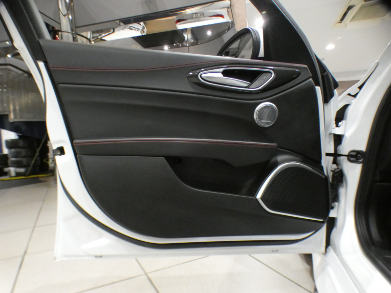 アルファロメオ ジュリア ｼﾞｭﾘｱ ｸｱﾄﾞﾘﾌｫﾘｵ　追ACC ﾚｰﾝﾃﾞｨﾊﾟｰﾁｬｰ&ﾌﾞﾗｲﾝﾄﾞｽﾎﾟｯﾄ 黒半革 Connectｼｽﾃﾑ ｱﾝﾄﾞﾛｲﾄﾞｵｰﾄ harman/Kardon ｷｾﾉﾝ 専用ｴｸｽﾃﾘｱ&19AW ﾀﾞｳﾝｻｽ EBM 可変ﾏﾌﾗｰ 510ps　2年保証