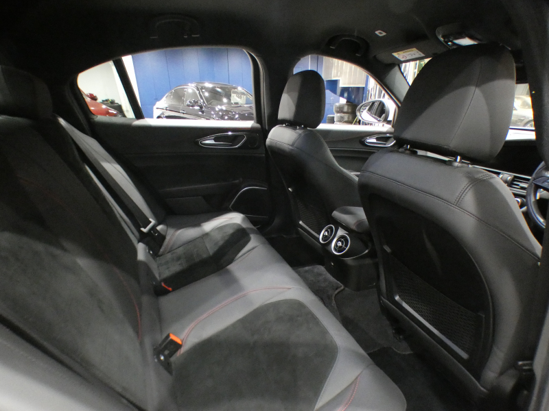 アルファロメオ ジュリア ｼﾞｭﾘｱ ｸｱﾄﾞﾘﾌｫﾘｵ　追ACC ﾚｰﾝﾃﾞｨﾊﾟｰﾁｬｰ&ﾌﾞﾗｲﾝﾄﾞｽﾎﾟｯﾄ 黒半革 Connectｼｽﾃﾑ ｱﾝﾄﾞﾛｲﾄﾞｵｰﾄ harman/Kardon ｷｾﾉﾝ 専用ｴｸｽﾃﾘｱ&19AW ﾀﾞｳﾝｻｽ EBM 可変ﾏﾌﾗｰ 510ps　2年保証