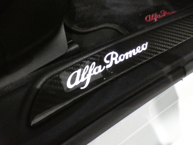 アルファロメオ ジュリア ｼﾞｭﾘｱ ｸｱﾄﾞﾘﾌｫﾘｵ　追ACC ﾚｰﾝﾃﾞｨﾊﾟｰﾁｬｰ&ﾌﾞﾗｲﾝﾄﾞｽﾎﾟｯﾄ 黒半革 Connectｼｽﾃﾑ ｱﾝﾄﾞﾛｲﾄﾞｵｰﾄ harman/Kardon ｷｾﾉﾝ 専用ｴｸｽﾃﾘｱ&19AW ﾀﾞｳﾝｻｽ EBM 可変ﾏﾌﾗｰ 510ps　2年保証
