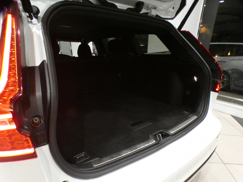 ボルボ V60 V60 B5 Rﾃﾞｻﾞｲﾝ　ｼﾃｨｾｰﾌﾃｨ ACC･BLIS 黒半革 全席ﾋｰﾀｰ ｽﾃｱﾋｰﾀｰ ﾀｯﾁｽｸﾘｰﾝHDDﾅﾋﾞTV harman/K 全周囲ｶﾒﾗ ﾍｯﾄﾞｱｯﾌﾟDSP LEDﾗｲﾄ Rﾃﾞｻﾞｲﾝ専用ｴｸｽﾃﾘｱ&18AW B5ｴﾝｼﾞﾝ+ﾓｰﾀｰ　2年保証