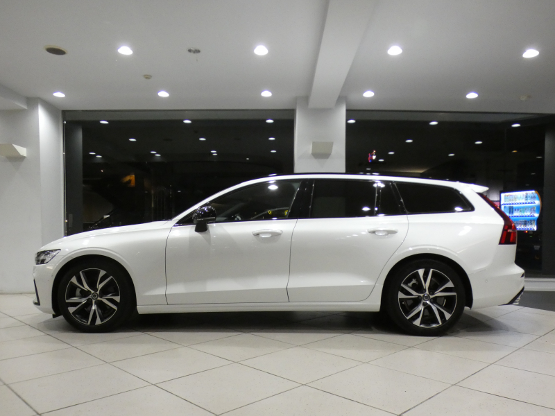 ボルボ V60 V60 B5 Rﾃﾞｻﾞｲﾝ　ｼﾃｨｾｰﾌﾃｨ ACC･BLIS 黒半革 全席ﾋｰﾀｰ ｽﾃｱﾋｰﾀｰ ﾀｯﾁｽｸﾘｰﾝHDDﾅﾋﾞTV harman/K 全周囲ｶﾒﾗ ﾍｯﾄﾞｱｯﾌﾟDSP LEDﾗｲﾄ Rﾃﾞｻﾞｲﾝ専用ｴｸｽﾃﾘｱ&18AW B5ｴﾝｼﾞﾝ+ﾓｰﾀｰ　2年保証