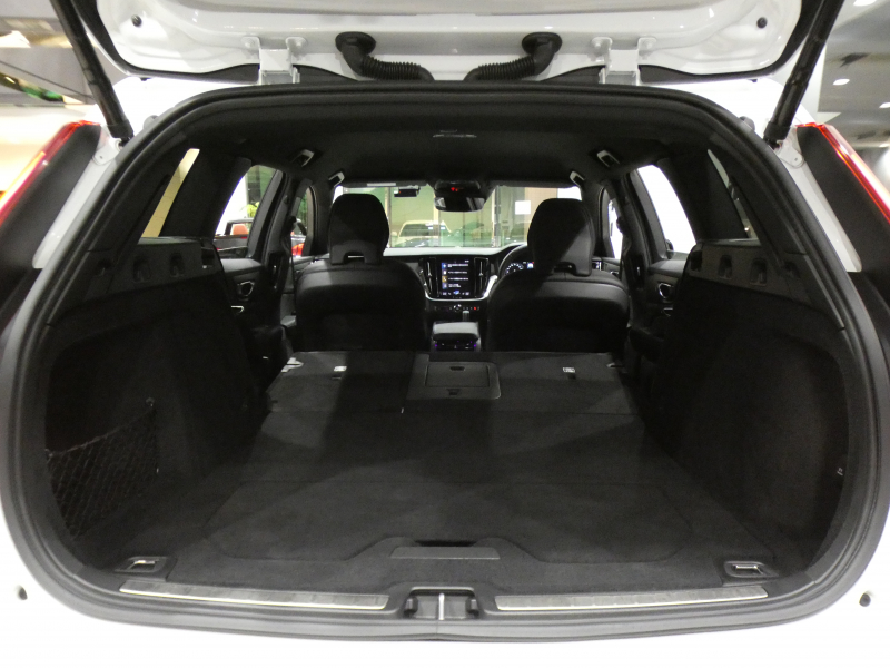 ボルボ V60 V60 B5 Rﾃﾞｻﾞｲﾝ　ｼﾃｨｾｰﾌﾃｨ ACC･BLIS 黒半革 全席ﾋｰﾀｰ ｽﾃｱﾋｰﾀｰ ﾀｯﾁｽｸﾘｰﾝHDDﾅﾋﾞTV harman/K 全周囲ｶﾒﾗ ﾍｯﾄﾞｱｯﾌﾟDSP LEDﾗｲﾄ Rﾃﾞｻﾞｲﾝ専用ｴｸｽﾃﾘｱ&18AW B5ｴﾝｼﾞﾝ+ﾓｰﾀｰ　2年保証