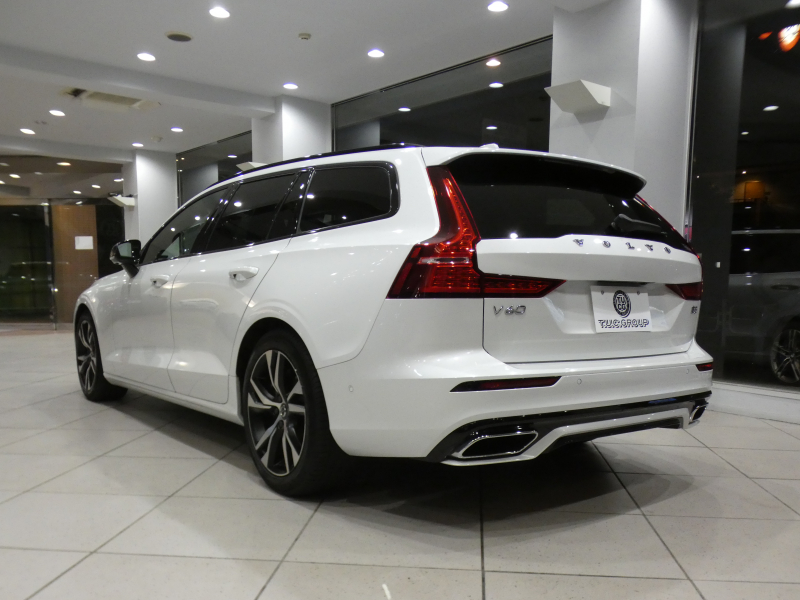 ボルボ V60 V60 B5 Rﾃﾞｻﾞｲﾝ　ｼﾃｨｾｰﾌﾃｨ ACC･BLIS 黒半革 全席ﾋｰﾀｰ ｽﾃｱﾋｰﾀｰ ﾀｯﾁｽｸﾘｰﾝHDDﾅﾋﾞTV harman/K 全周囲ｶﾒﾗ ﾍｯﾄﾞｱｯﾌﾟDSP LEDﾗｲﾄ Rﾃﾞｻﾞｲﾝ専用ｴｸｽﾃﾘｱ&18AW B5ｴﾝｼﾞﾝ+ﾓｰﾀｰ　2年保証