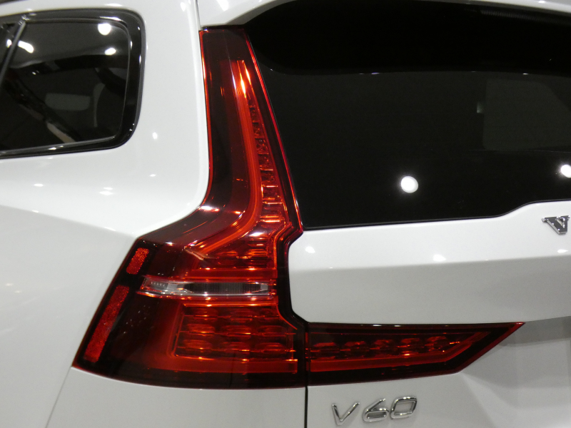 ボルボ V60 V60 B5 Rﾃﾞｻﾞｲﾝ　ｼﾃｨｾｰﾌﾃｨ ACC･BLIS 黒半革 全席ﾋｰﾀｰ ｽﾃｱﾋｰﾀｰ ﾀｯﾁｽｸﾘｰﾝHDDﾅﾋﾞTV harman/K 全周囲ｶﾒﾗ ﾍｯﾄﾞｱｯﾌﾟDSP LEDﾗｲﾄ Rﾃﾞｻﾞｲﾝ専用ｴｸｽﾃﾘｱ&18AW B5ｴﾝｼﾞﾝ+ﾓｰﾀｰ　2年保証