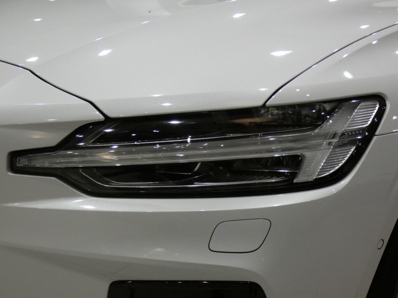 ボルボ V60 V60 B5 Rﾃﾞｻﾞｲﾝ　ｼﾃｨｾｰﾌﾃｨ ACC･BLIS 黒半革 全席ﾋｰﾀｰ ｽﾃｱﾋｰﾀｰ ﾀｯﾁｽｸﾘｰﾝHDDﾅﾋﾞTV harman/K 全周囲ｶﾒﾗ ﾍｯﾄﾞｱｯﾌﾟDSP LEDﾗｲﾄ Rﾃﾞｻﾞｲﾝ専用ｴｸｽﾃﾘｱ&18AW B5ｴﾝｼﾞﾝ+ﾓｰﾀｰ　2年保証