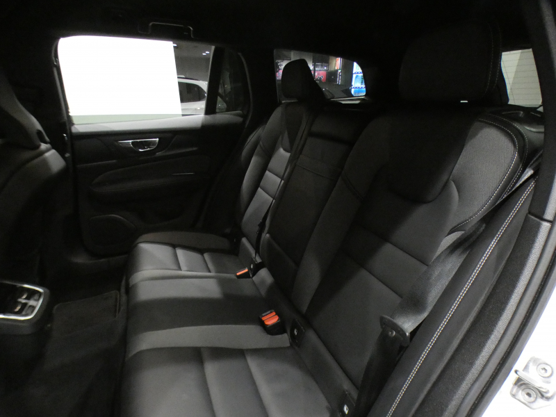 ボルボ V60 V60 B5 Rﾃﾞｻﾞｲﾝ　ｼﾃｨｾｰﾌﾃｨ ACC･BLIS 黒半革 全席ﾋｰﾀｰ ｽﾃｱﾋｰﾀｰ ﾀｯﾁｽｸﾘｰﾝHDDﾅﾋﾞTV harman/K 全周囲ｶﾒﾗ ﾍｯﾄﾞｱｯﾌﾟDSP LEDﾗｲﾄ Rﾃﾞｻﾞｲﾝ専用ｴｸｽﾃﾘｱ&18AW B5ｴﾝｼﾞﾝ+ﾓｰﾀｰ　2年保証