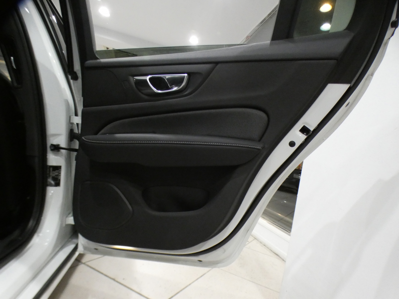 ボルボ V60 V60 B5 Rﾃﾞｻﾞｲﾝ　ｼﾃｨｾｰﾌﾃｨ ACC･BLIS 黒半革 全席ﾋｰﾀｰ ｽﾃｱﾋｰﾀｰ ﾀｯﾁｽｸﾘｰﾝHDDﾅﾋﾞTV harman/K 全周囲ｶﾒﾗ ﾍｯﾄﾞｱｯﾌﾟDSP LEDﾗｲﾄ Rﾃﾞｻﾞｲﾝ専用ｴｸｽﾃﾘｱ&18AW B5ｴﾝｼﾞﾝ+ﾓｰﾀｰ　2年保証