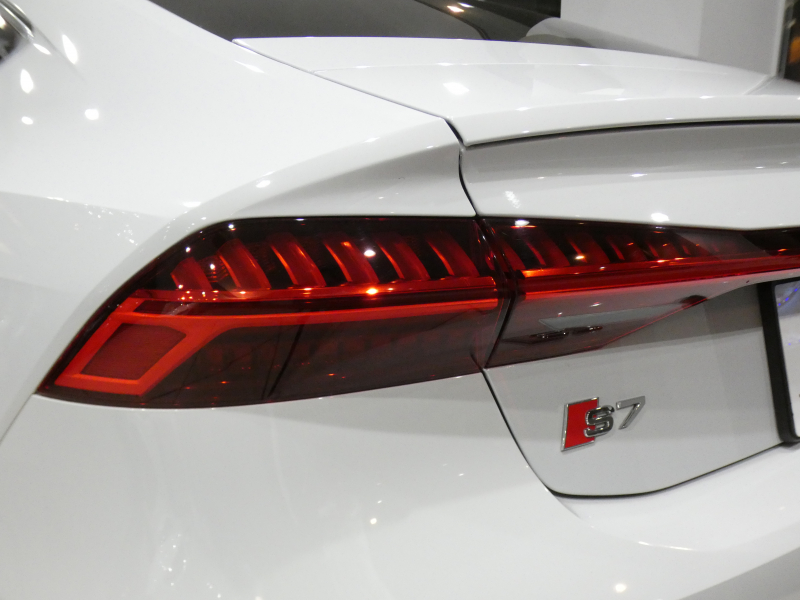 アウディ S7 【ｷｬﾝﾍﾟｰﾝ価格】S7ｽﾎﾟｰﾂﾊﾞｯｸ　ADVｷｰ 追ACC ﾚｰﾝ&ｻｲﾄﾞｱｼｽﾄ 衝突軽減 黒革 全席ﾋｰﾀｰ ﾊﾟﾉﾗﾏSR ﾀｯﾁP対応MMIﾅﾋﾞTV ﾊﾞｰﾁｬﾙCP+ 全周囲ｶﾒﾗ PDC HDﾏﾄﾘｸｽLED ﾚｰｻﾞｰﾗｲﾄ ｴｱｻｽ 専用ｴｸｽﾃﾘｱ OP21AW 450ps　2年保証