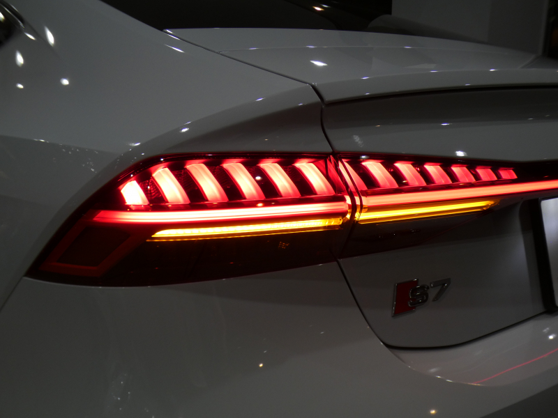 アウディ S7 【ｷｬﾝﾍﾟｰﾝ価格】S7ｽﾎﾟｰﾂﾊﾞｯｸ　ADVｷｰ 追ACC ﾚｰﾝ&ｻｲﾄﾞｱｼｽﾄ 衝突軽減 黒革 全席ﾋｰﾀｰ ﾊﾟﾉﾗﾏSR ﾀｯﾁP対応MMIﾅﾋﾞTV ﾊﾞｰﾁｬﾙCP+ 全周囲ｶﾒﾗ PDC HDﾏﾄﾘｸｽLED ﾚｰｻﾞｰﾗｲﾄ ｴｱｻｽ 専用ｴｸｽﾃﾘｱ OP21AW 450ps　2年保証