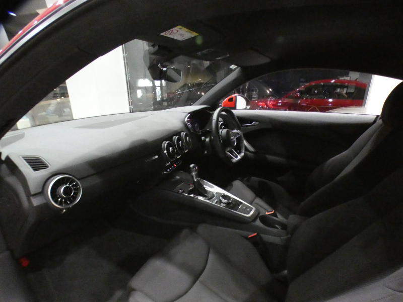 アウディ TTクーペ TTｸｰﾍﾟ 40TFSI ｺﾝﾌｫｰﾄPKG　後期 ADVｷｰ ｸﾙｺﾝ ﾚｰﾝ&ｻｲﾄﾞｱｼｽﾄ ｴﾌｪｸﾄｸﾛｽｼｰﾄ ｼｰﾄﾋｰﾀｰ MMIﾅﾋﾞ ﾊﾞｰﾁｬﾙCP Bｶﾒﾗ PDC LEDﾗｲﾄ 18AW　2年保証