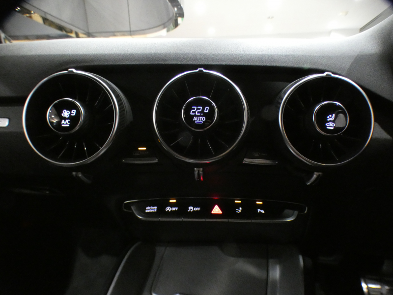 アウディ TTクーペ TTｸｰﾍﾟ 40TFSI ｺﾝﾌｫｰﾄPKG　後期 ADVｷｰ ｸﾙｺﾝ ﾚｰﾝ&ｻｲﾄﾞｱｼｽﾄ ｴﾌｪｸﾄｸﾛｽｼｰﾄ ｼｰﾄﾋｰﾀｰ MMIﾅﾋﾞ ﾊﾞｰﾁｬﾙCP Bｶﾒﾗ PDC LEDﾗｲﾄ 18AW　2年保証