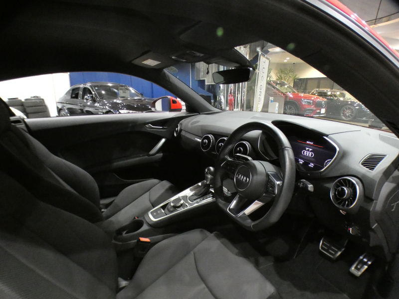 アウディ TTクーペ TTｸｰﾍﾟ 40TFSI ｺﾝﾌｫｰﾄPKG　後期 ADVｷｰ ｸﾙｺﾝ ﾚｰﾝ&ｻｲﾄﾞｱｼｽﾄ ｴﾌｪｸﾄｸﾛｽｼｰﾄ ｼｰﾄﾋｰﾀｰ MMIﾅﾋﾞ ﾊﾞｰﾁｬﾙCP Bｶﾒﾗ PDC LEDﾗｲﾄ 18AW　2年保証